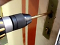 Instalar una cerradura con escudo